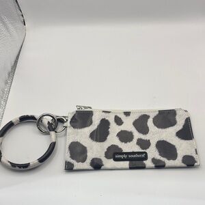 🐄🖤 NWOT Simply Southern Black & White Cow Print Wristlet 🖤🐄